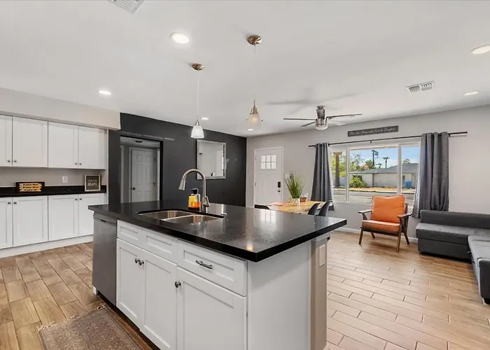 Modern Midtown Home-unit A Phoenix