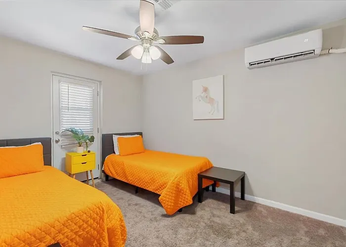 Modern Midtown Home-unit A *